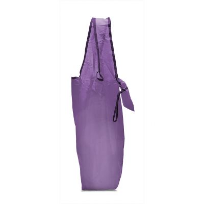Nylon shopping bag with handles closable in a pocket